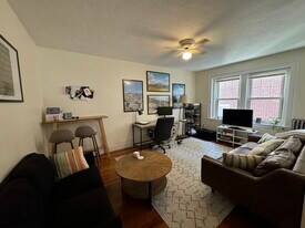 811 Washington St, Unit 4 in Brookline, MA - Building Photo