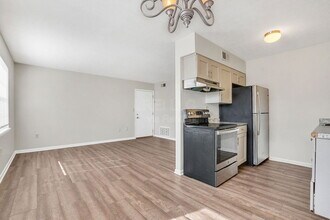 3325 Breckenridge Ln in Louisville, KY - Building Photo - Building Photo