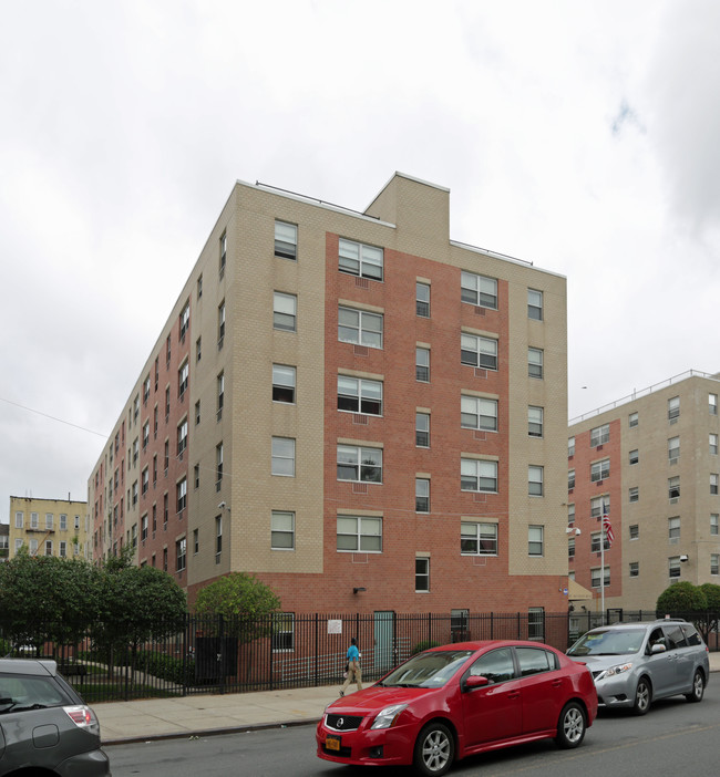 Belmont Boulevard II in Bronx, NY - Foto de edificio - Building Photo