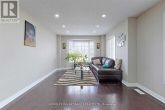 54 Decourcy-Ireland Cir in Ajax, ON - Building Photo - Building Photo