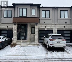 155 Equestrian Way in Cambridge, ON - Building Photo