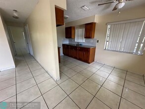 4360 Riverside Dr in Coral Springs, FL - Building Photo - Building Photo