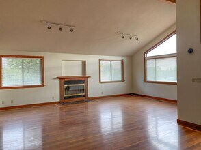 3111 Meadow Ct in Hollister, CA - Building Photo - Building Photo
