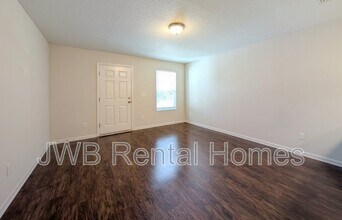 8431 McGirts Village Ln in Jacksonville, FL - Building Photo - Building Photo