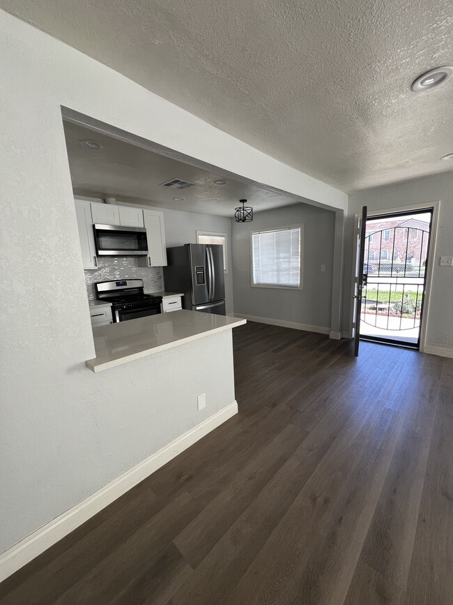 15464 Pomona Rincon Rd in Chino Hills, CA - Building Photo - Building Photo