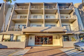 1595 NE 135th St in North Miami, FL - Building Photo - Building Photo