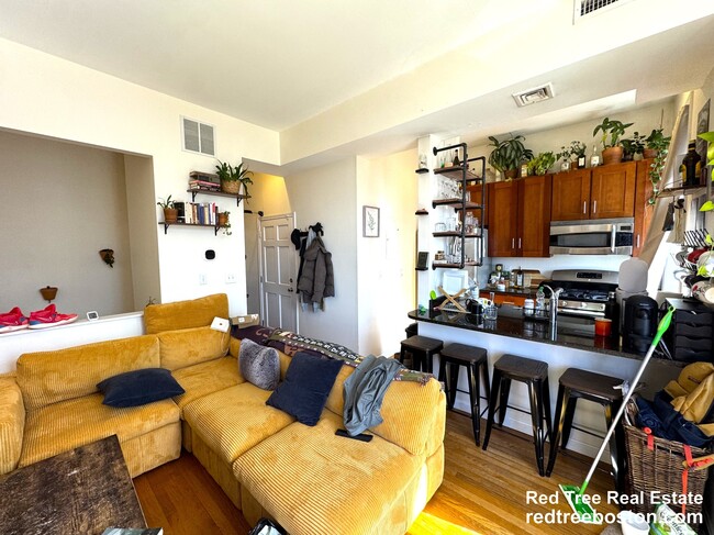 59 Fort Ave, Unit 2 in Boston, MA - Foto de edificio - Building Photo