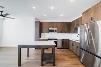 Ellison Museum District in Richmond, VA - Foto de edificio - Building Photo