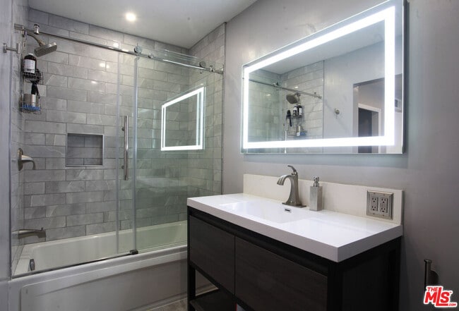 2053 Barry Ave in Los Angeles, CA - Building Photo - Building Photo