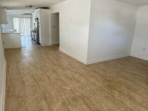 6558 2nd Ave S in St. Petersburg, FL - Building Photo - Building Photo