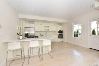 1415 Old Northern Blvd in Roslyn, NY - Building Photo - Building Photo