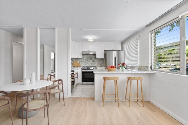 3093 Pualei Cir in Honolulu, HI - Building Photo - Building Photo