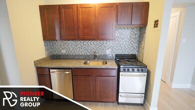 429 W Wellington Ave, Unit 10E in Chicago, IL - Building Photo - Building Photo