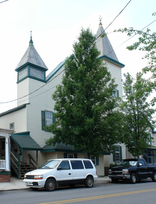 53 W Big Spring Ave in Newville, PA - Foto de edificio - Building Photo