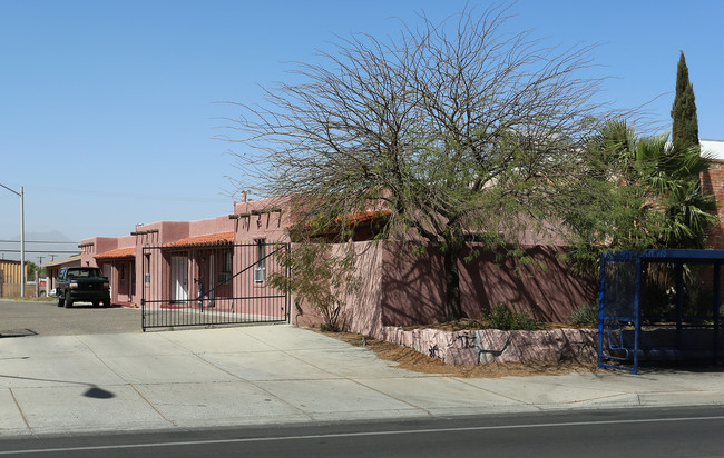 2537 N Oracle Rd in Tucson, AZ - Building Photo - Building Photo