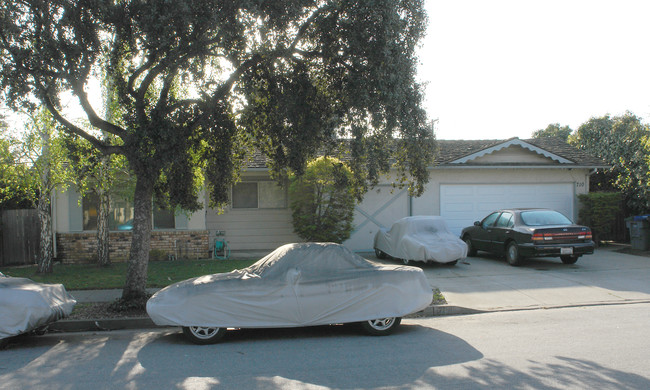 708-710 Golden Oak Dr in Sunnyvale, CA - Building Photo - Building Photo