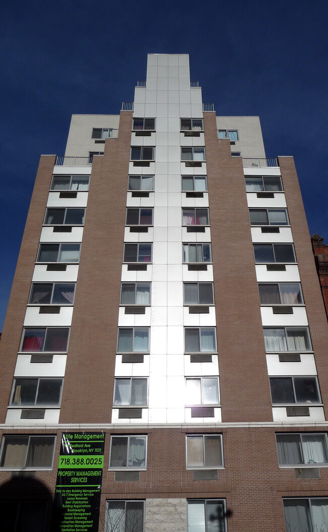 Schermerhorn Court in Brooklyn, NY - Foto de edificio - Building Photo