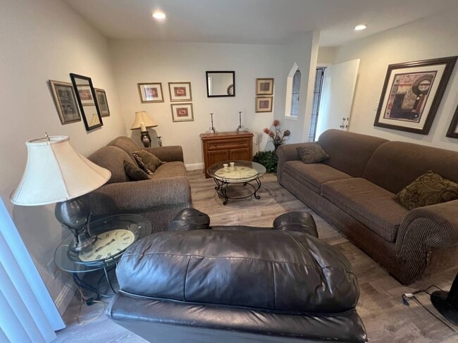property at 1550 W Ashlan Ave