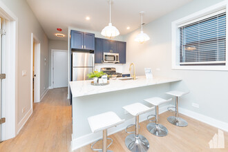 2020 W Montrose Ave, Unit 2020-3D in Chicago, IL - Building Photo - Building Photo