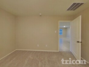 1709 Clairborne Ct in Little Elm, TX - Foto de edificio - Building Photo