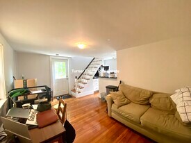 10 Smith Ave, Unit 2R in Somerville, MA - Building Photo