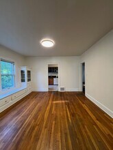 2683 Hampshire Rd, Unit 1 in Cleveland Heights, OH - Foto de edificio - Building Photo
