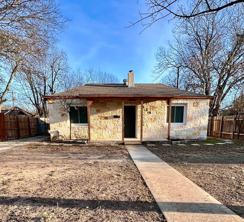 525 Lytle St in Kerrville, TX - Building Photo