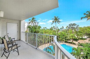 1300 Gulf Shore Blvd N in Naples, FL - Building Photo