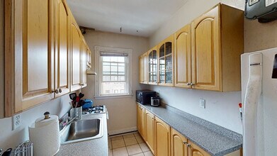 28 Glenville Ave, Unit 2 in Boston, MA - Building Photo - Building Photo