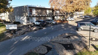 1416 Oakland Rd NE in Cedar Rapids, IA - Building Photo