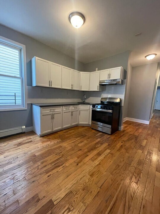 131 Wilkinson Ave, Unit 1 in Jersey City, NJ - Building Photo