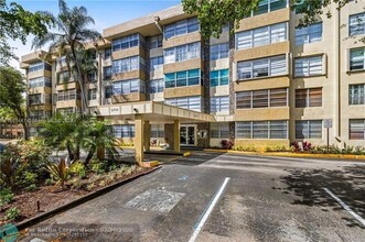 6700 Cypress Rd, Unit 405 in Plantation, FL - Foto de edificio - Building Photo