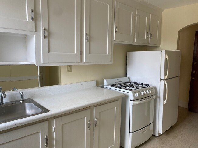 464 Highland Ave, Unit 6 in Malden, MA - Building Photo - Building Photo