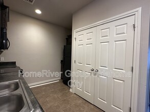 922 SW 92nd St in Oklahoma City, OK - Foto de edificio - Building Photo