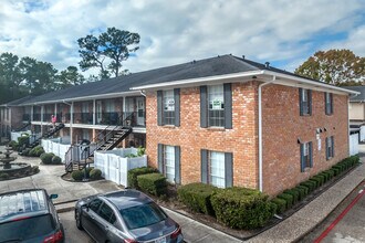 Nottingham Forest Condominiums in Houston, TX - Building Photo - Building Photo