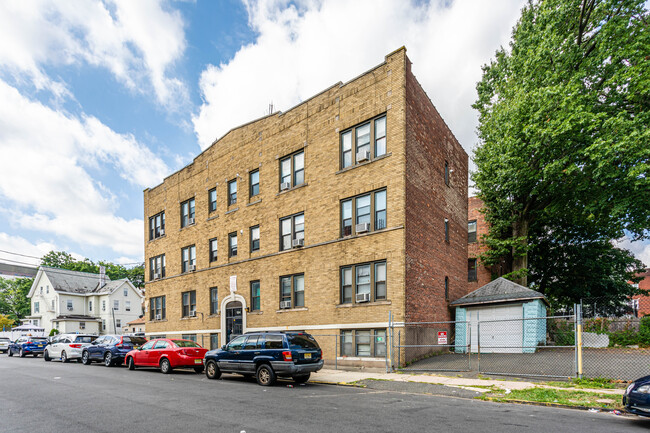 194 E 31st St in Paterson, NJ - Building Photo - Building Photo