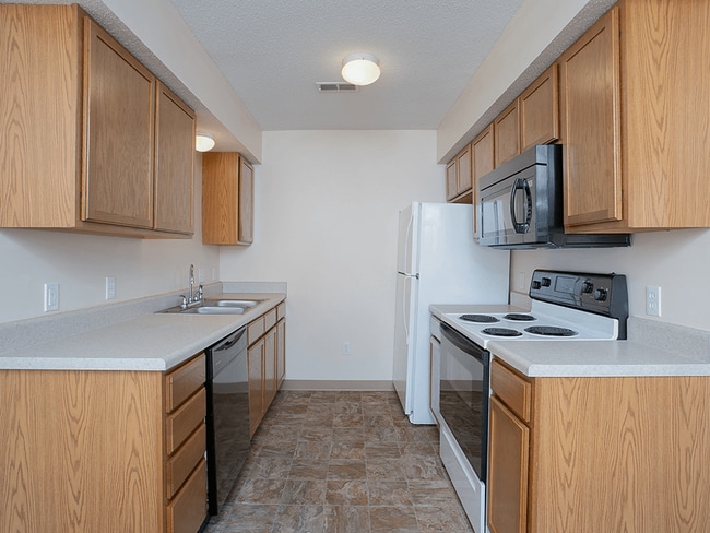 Ridgeport Apartments and Townhomes in Wichita, KS - Foto de edificio - Building Photo