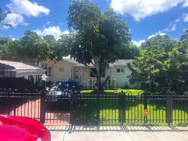 17955 NW 44th Ct in Miami Gardens, FL - Building Photo - Building Photo
