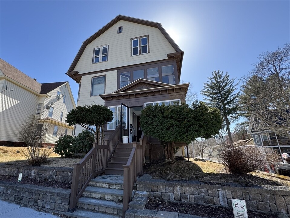 95 May St in Worcester, MA - Building Photo