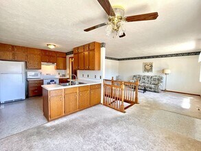 1317 E Minneapolis Ave in Salina, KS - Foto de edificio - Building Photo