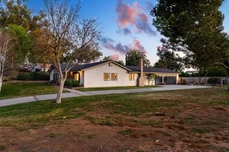 1274 Muirfield Rd in Riverside, CA - Building Photo - Building Photo