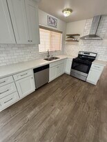 390 Magnolia Cir in Hemet, CA - Building Photo