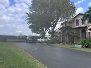 4893 NW 109th Path in Doral, FL - Building Photo - Building Photo