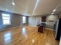 100 Fellsway W, Unit 401 in Somerville, MA - Building Photo - Building Photo