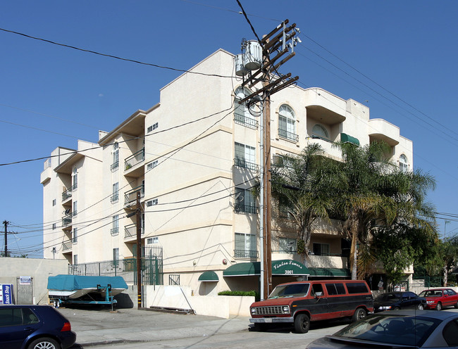 Vinton Towers in Culver City, CA - Foto de edificio - Building Photo