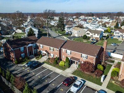 Colonia Gardens in Colonia, NJ - Foto de edificio - Building Photo