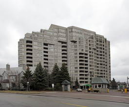 Green at Tam O'Shanter II in Toronto, ON - Building Photo - Building Photo