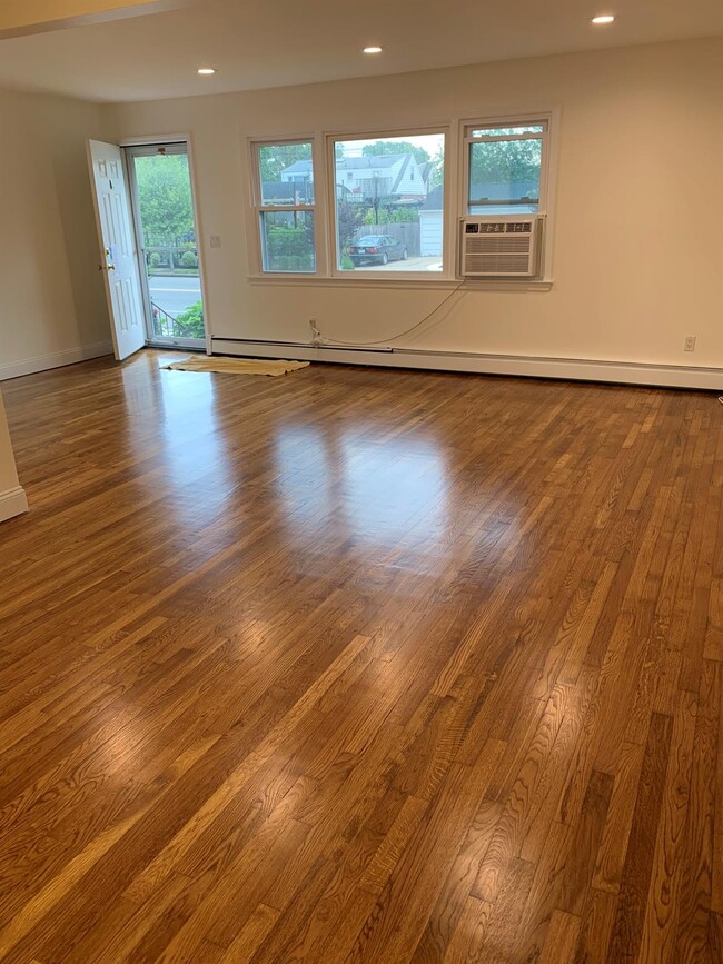 115 Nassau Blvd in West Hempstead, NY - Building Photo - Building Photo