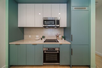 6401 Wilshire Blvd in Los Angeles, CA - Building Photo - Building Photo
