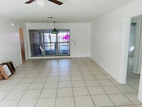 1330 N J Terrace in Lake Worth Beach, FL - Building Photo - Building Photo